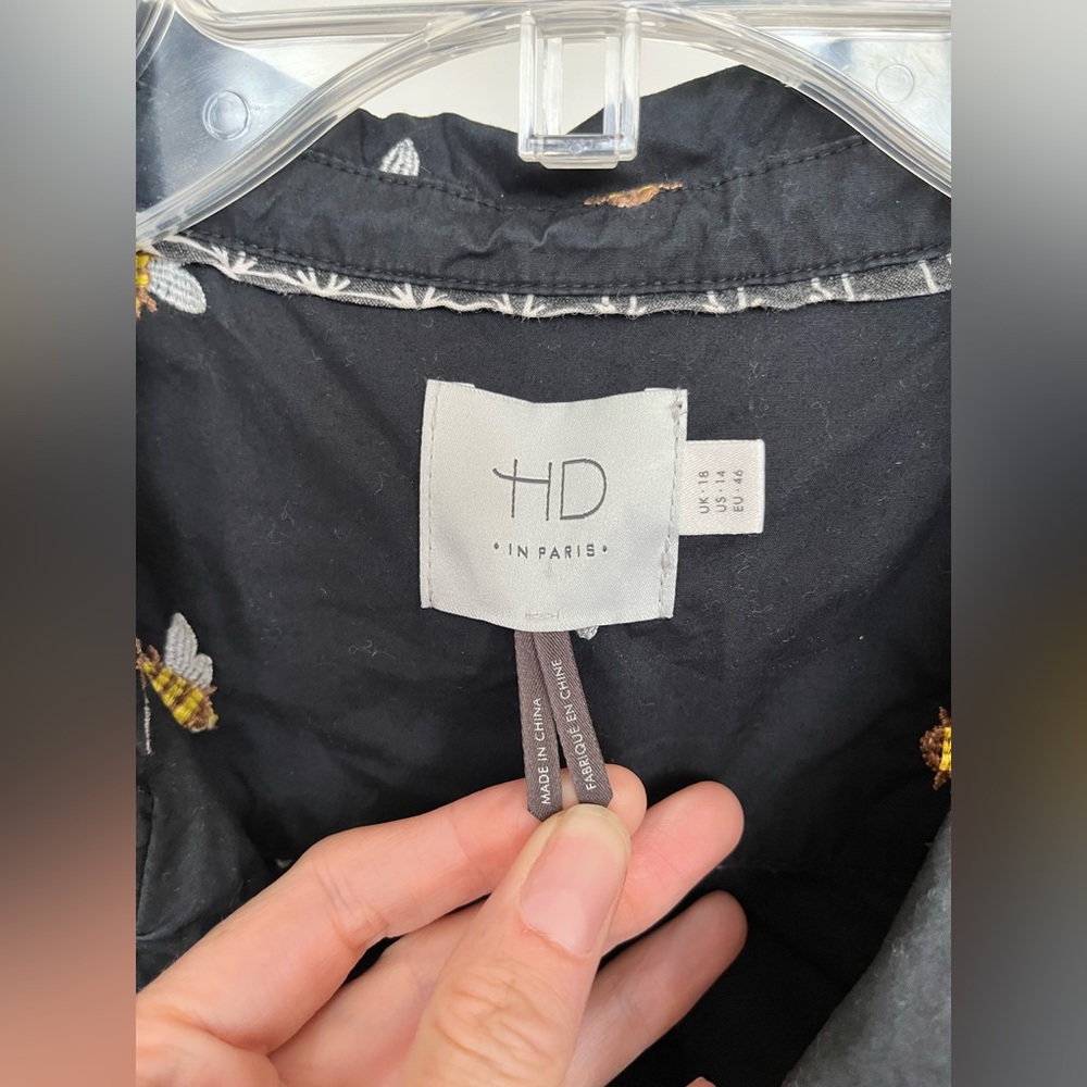 HD in Paris Embroidered Bee Black Sleeveless Shirt Button collared Tank top - Picture 8 of 11